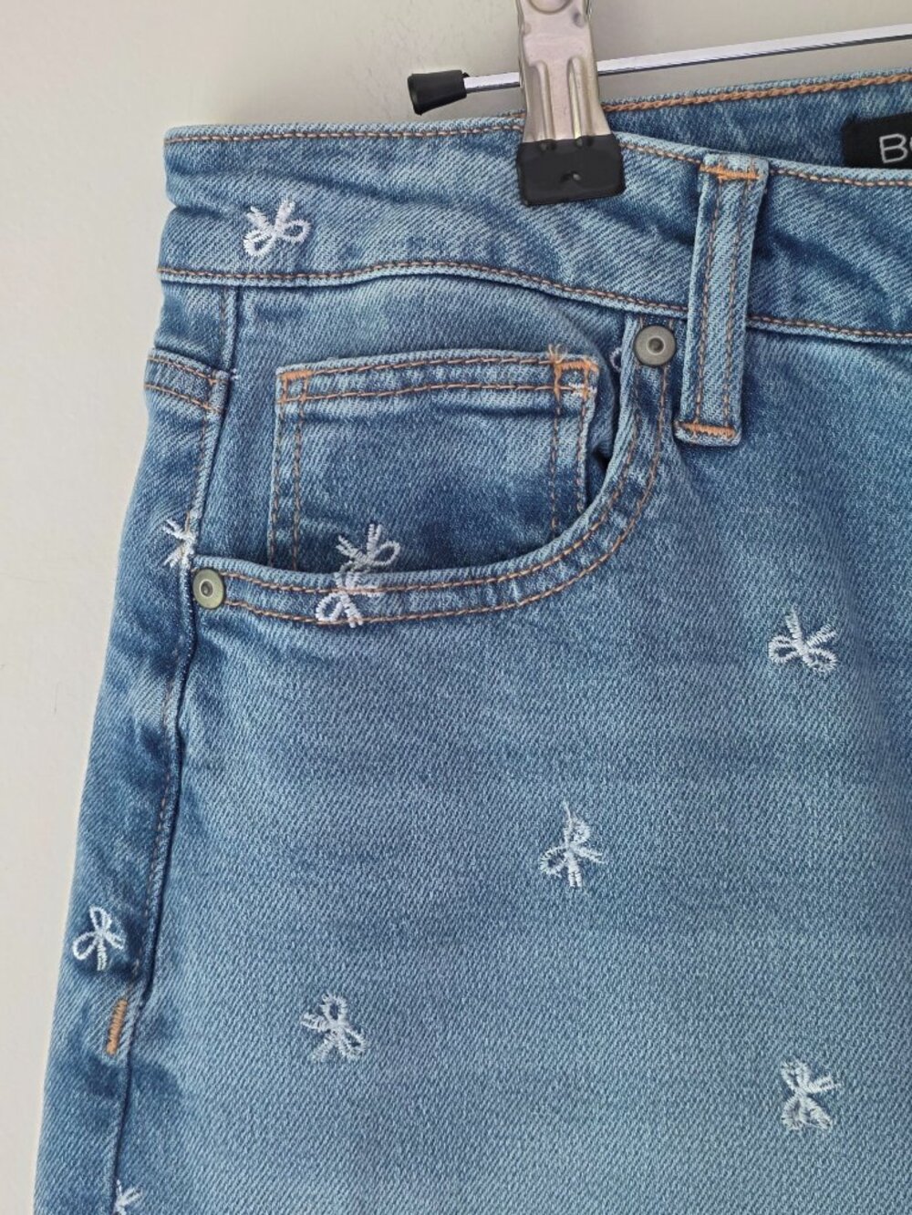 BCBG High Rise Wide Leg Jeans | 11/30 | Light Wash Embroidered Bows Cute NWOT - Picture 2 of 8